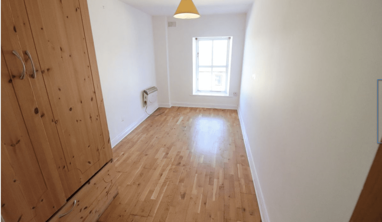 Apt 4 Stanhope st (2)