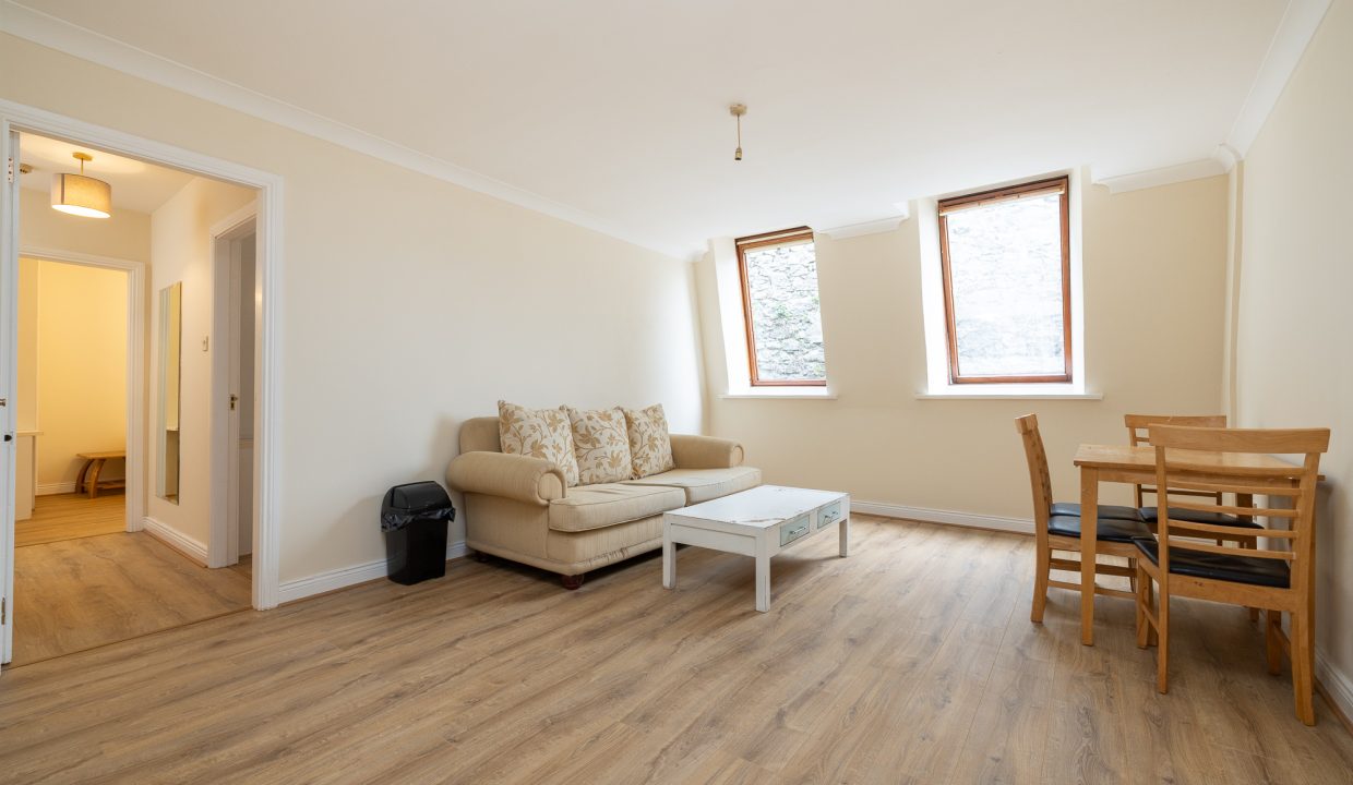 Apt_3_Castle_Hill-1